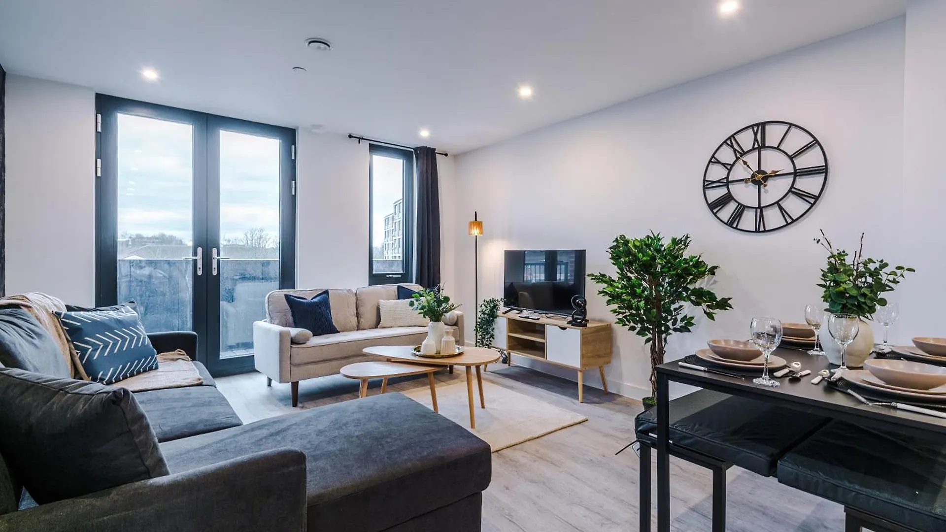 Icona 2 Apartment, With Free Onsite Gym And Secure Parking 요크 아파트