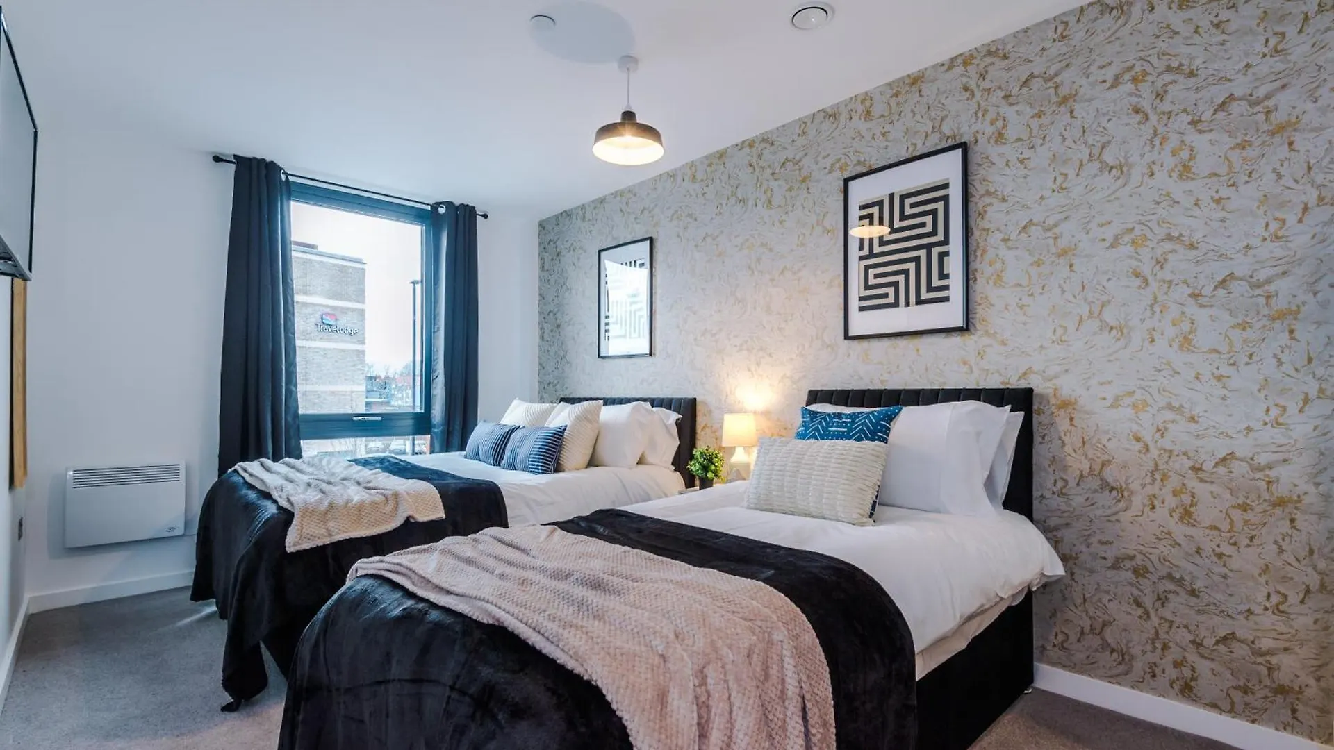 Icona 2 Apartment, With Free Onsite Gym And Secure Parking 요크 0*,
